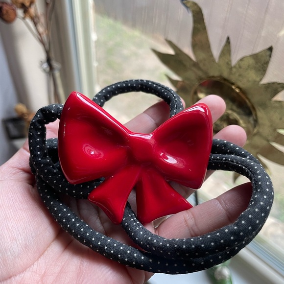 Y2K Vintage flying colors signed ceramic red bow black cord necklace - Picture 17 of 17